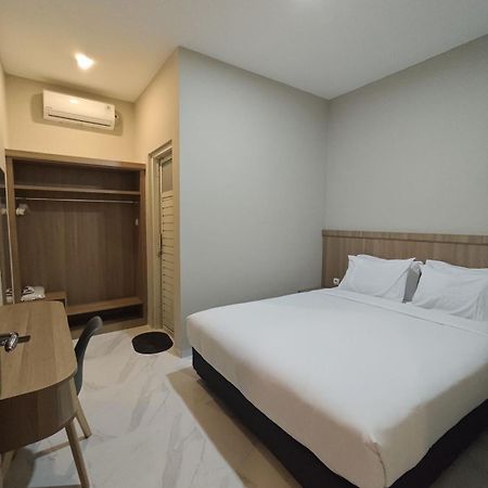El Nipa Hotel Labuan Bajo Kültér fotó