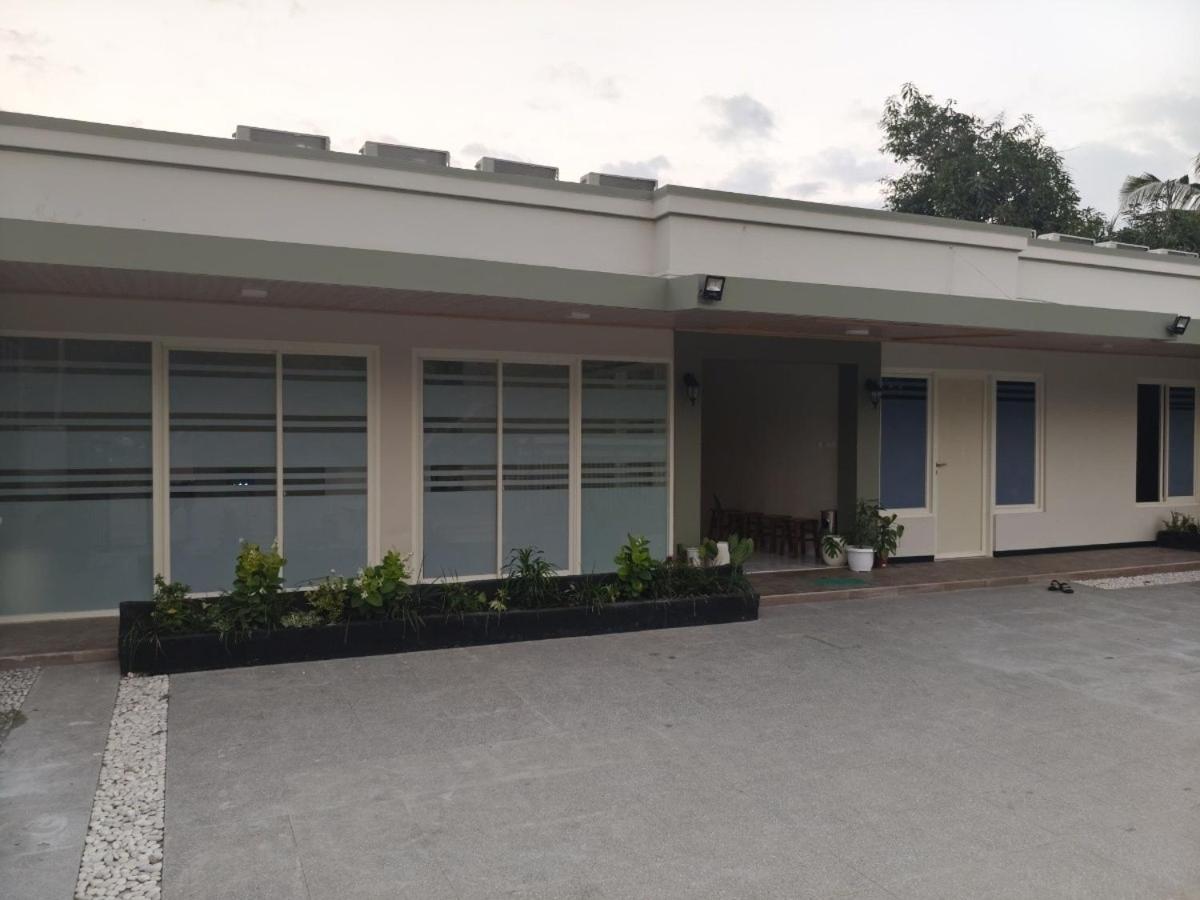 El Nipa Hotel Labuan Bajo Kültér fotó