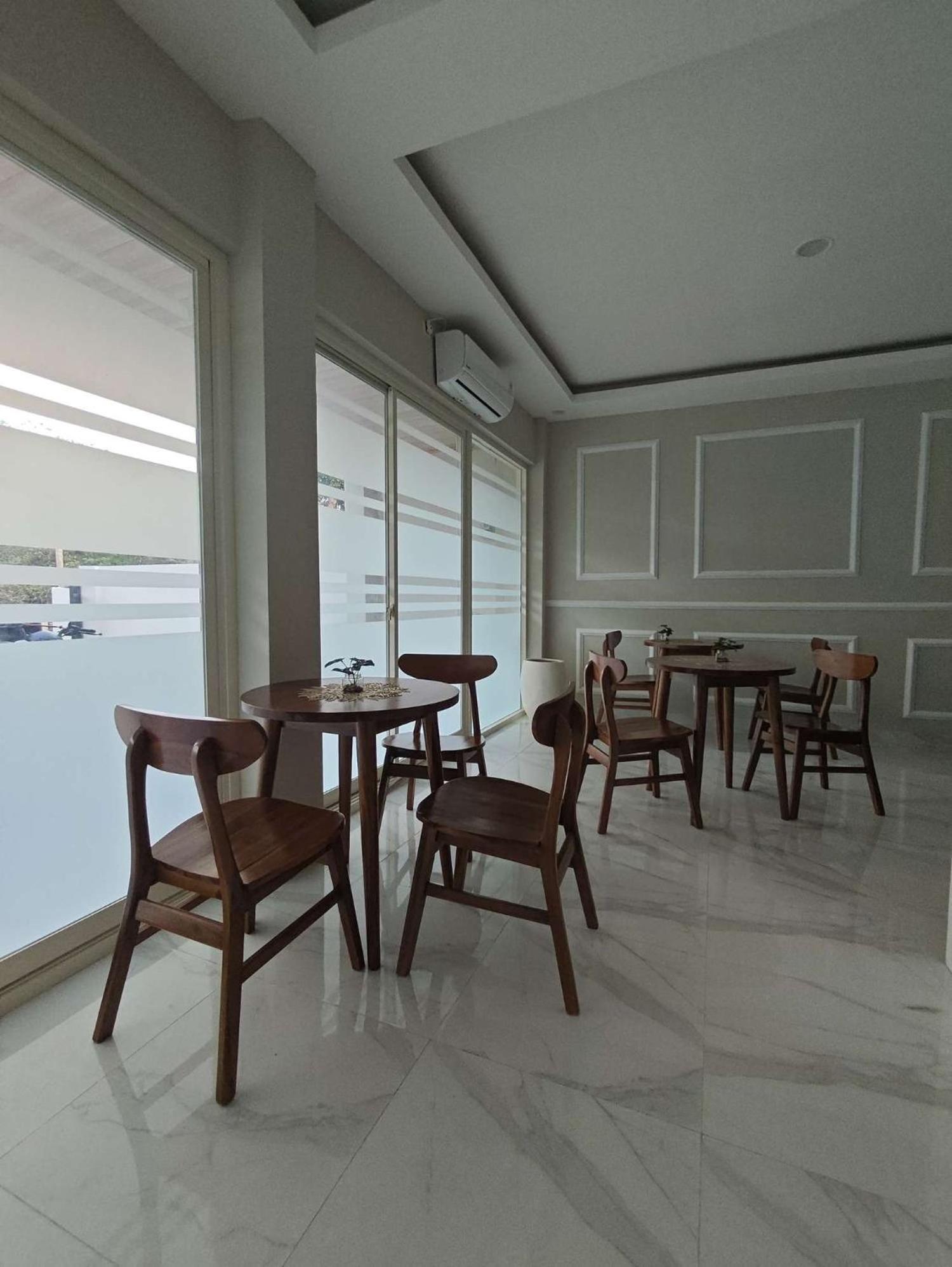 El Nipa Hotel Labuan Bajo Kültér fotó