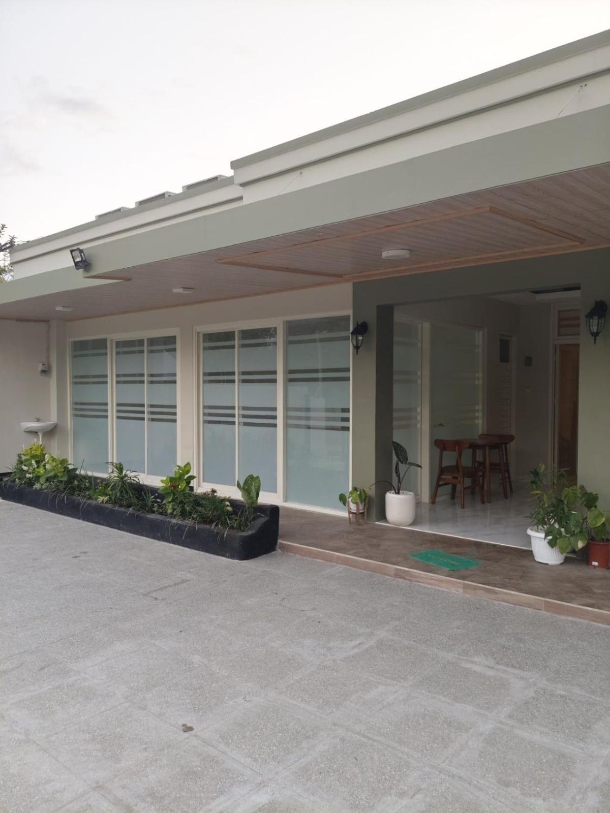 El Nipa Hotel Labuan Bajo Kültér fotó