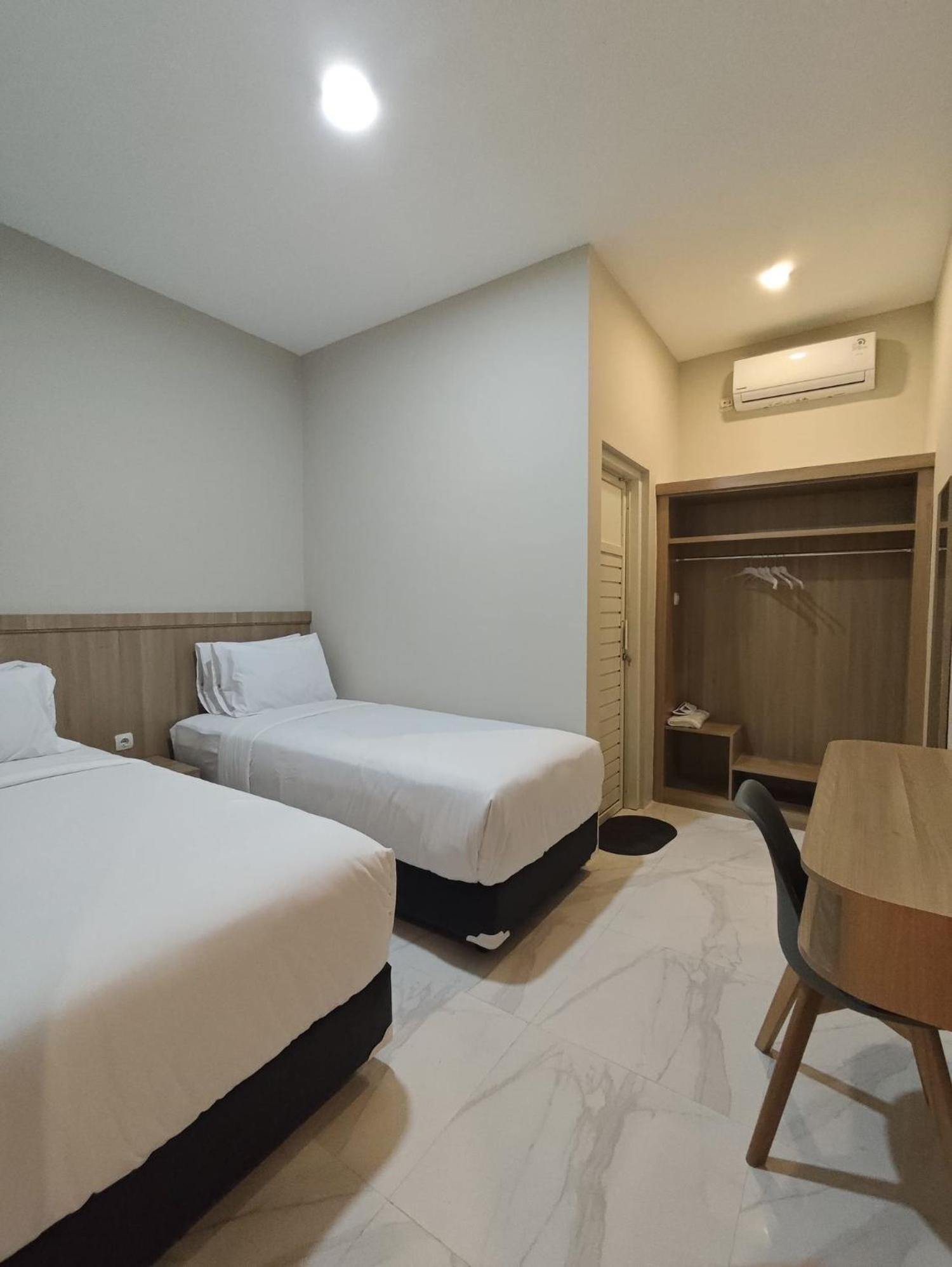El Nipa Hotel Labuan Bajo Kültér fotó