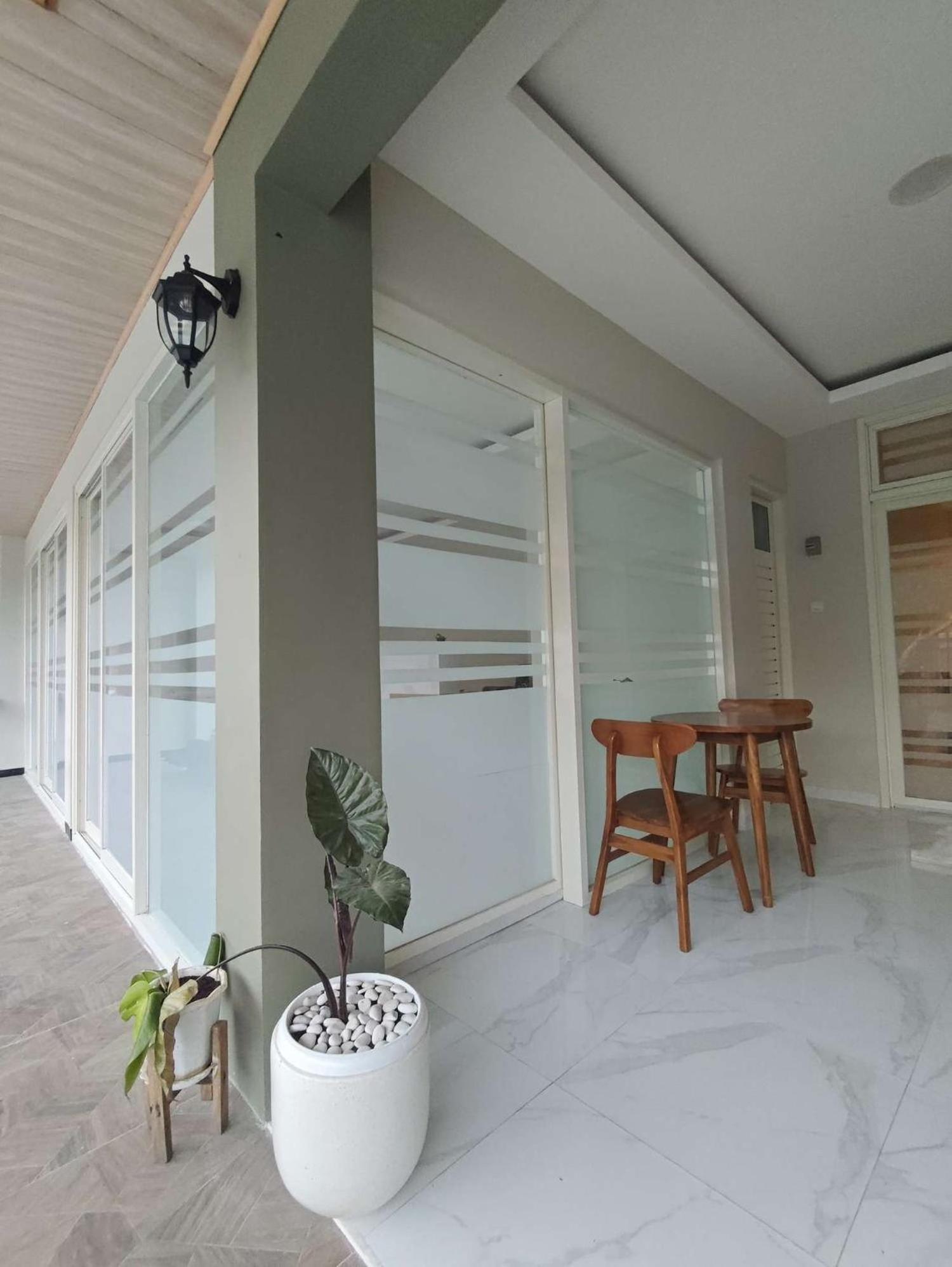 El Nipa Hotel Labuan Bajo Kültér fotó