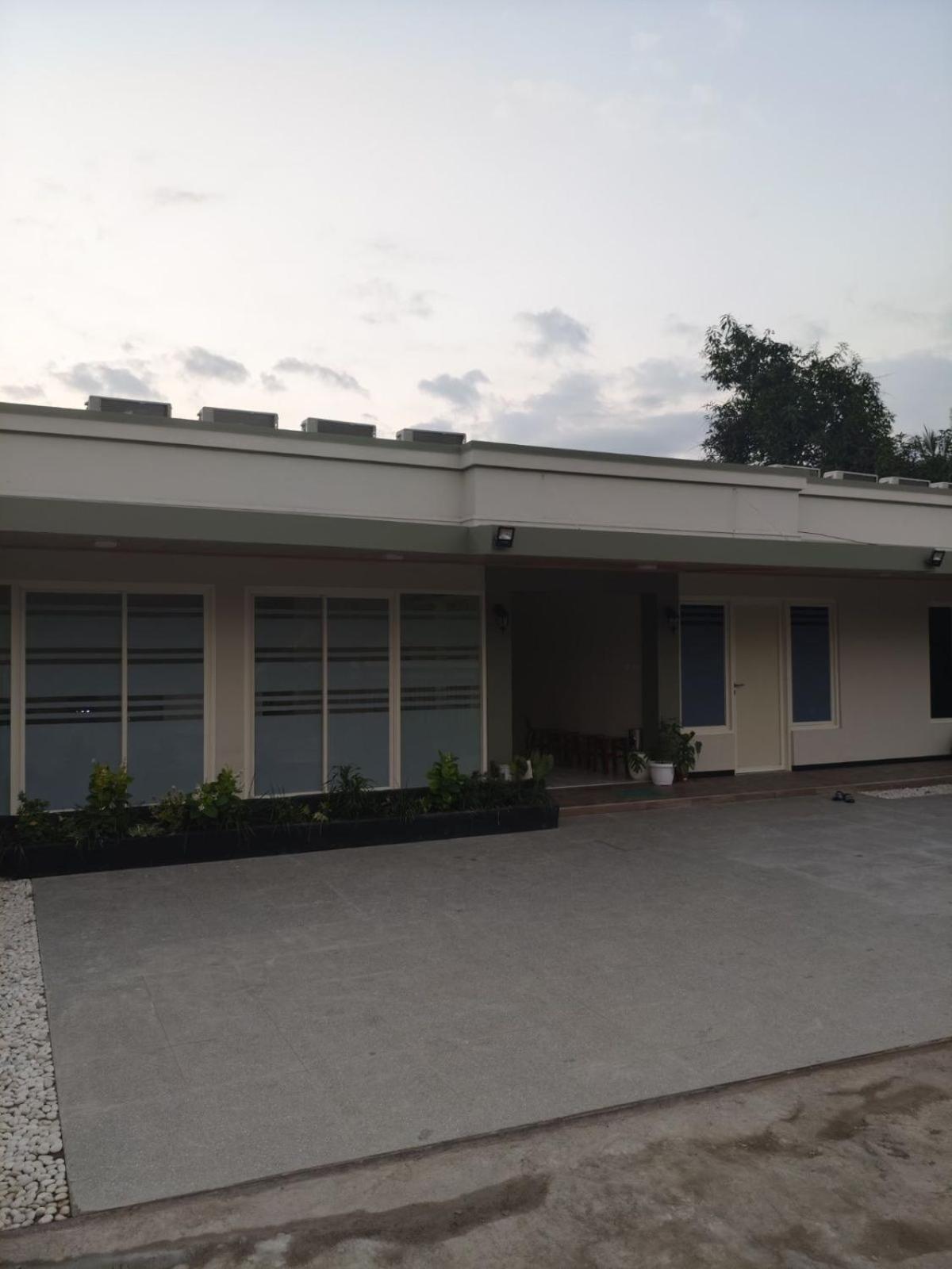 El Nipa Hotel Labuan Bajo Kültér fotó